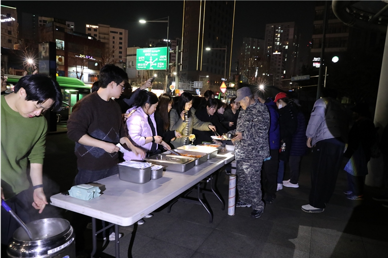 청년부 필로스팀, 설 떡국 나눔 사역