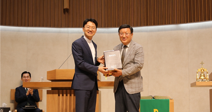 여섯 번째 성경 필사