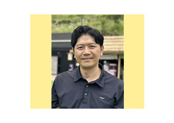 조용히 흐르는 자리에서 믿음은 이어지고